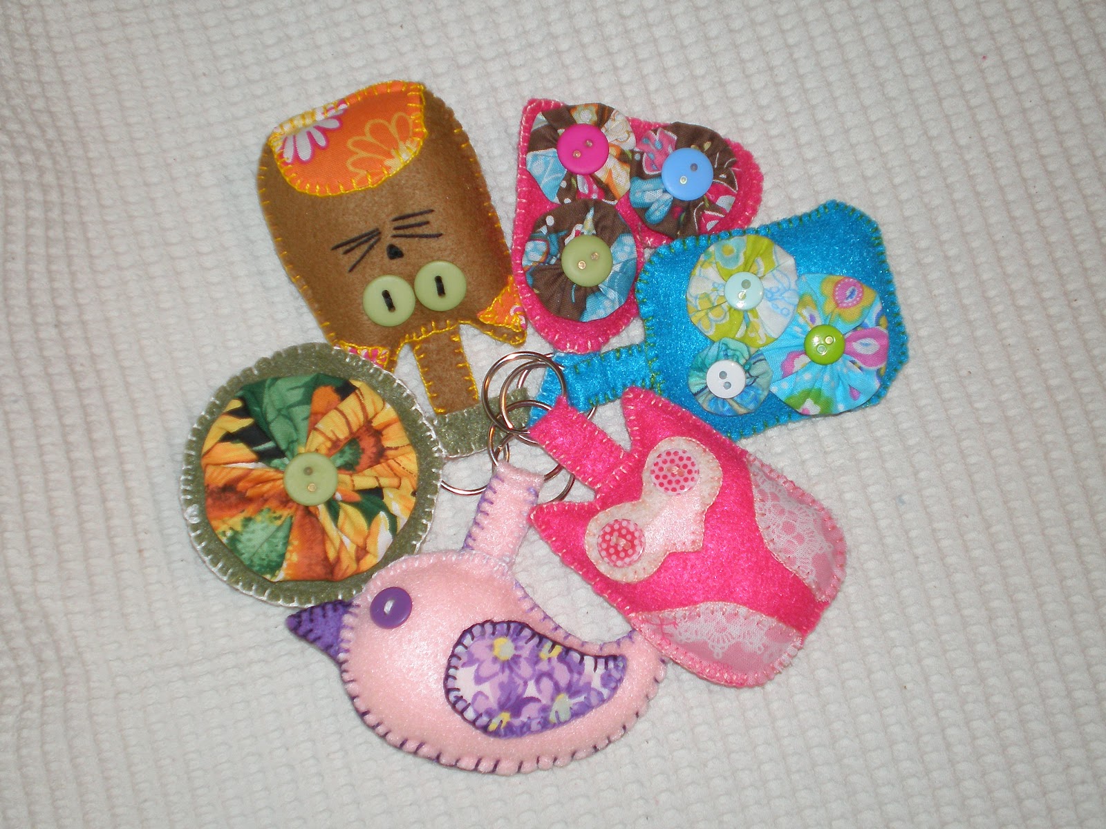 CRAFT BEE FELT KEYCHAINS