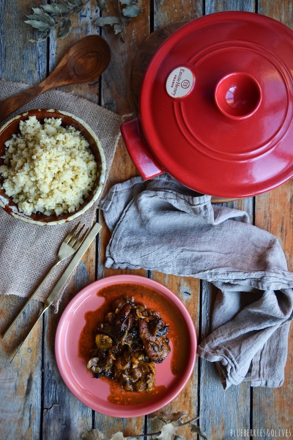 GUISO DE POLLO EN COCOTTE CON CASTAÑAS, CIRUELAS Y ALMENDRAS