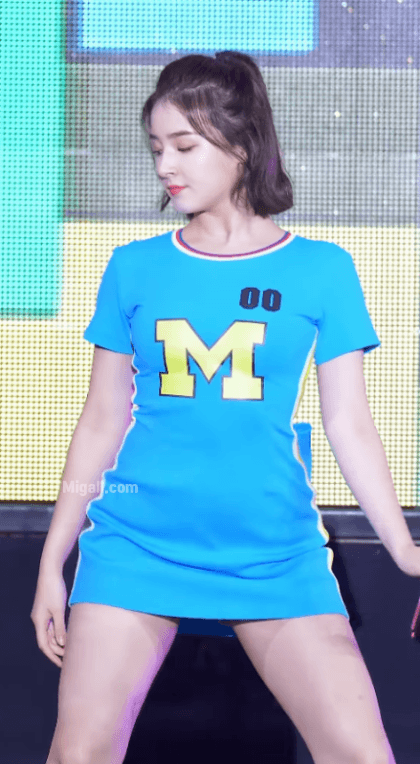 모모랜드 낸시 하늘색 원피스