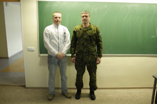 Seersant Viktor Ivanov ja riigikaitse õpetaja Argo Kivi