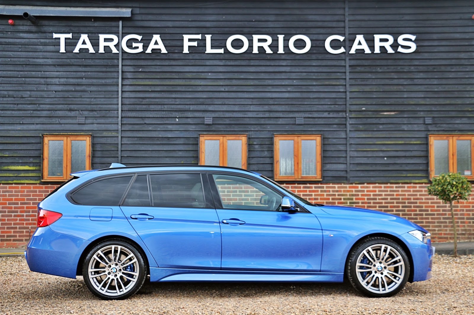 [Porsche] BMW 335d Touring xDrive Specs, Features, Performance Review