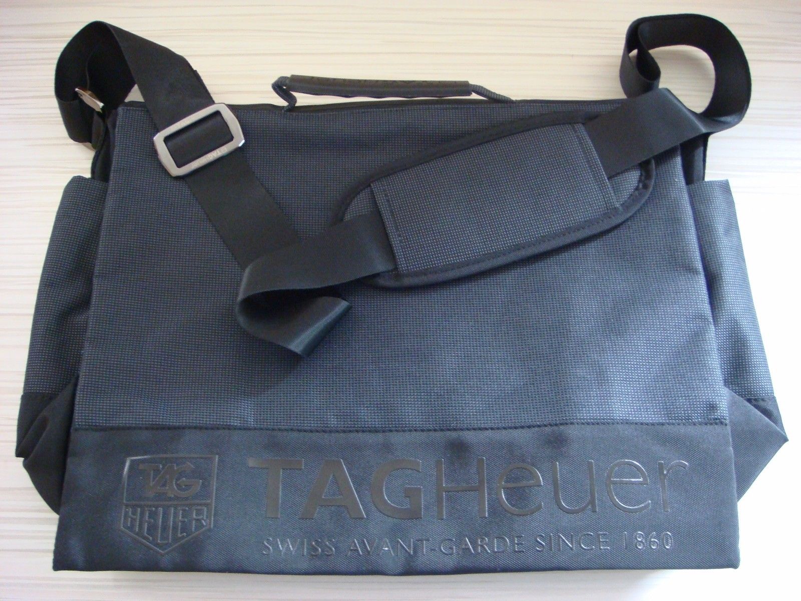 TAG HEUER ENTHUSIAST: SPOTLIGHT ON: TAG Heuer Messenger Bag