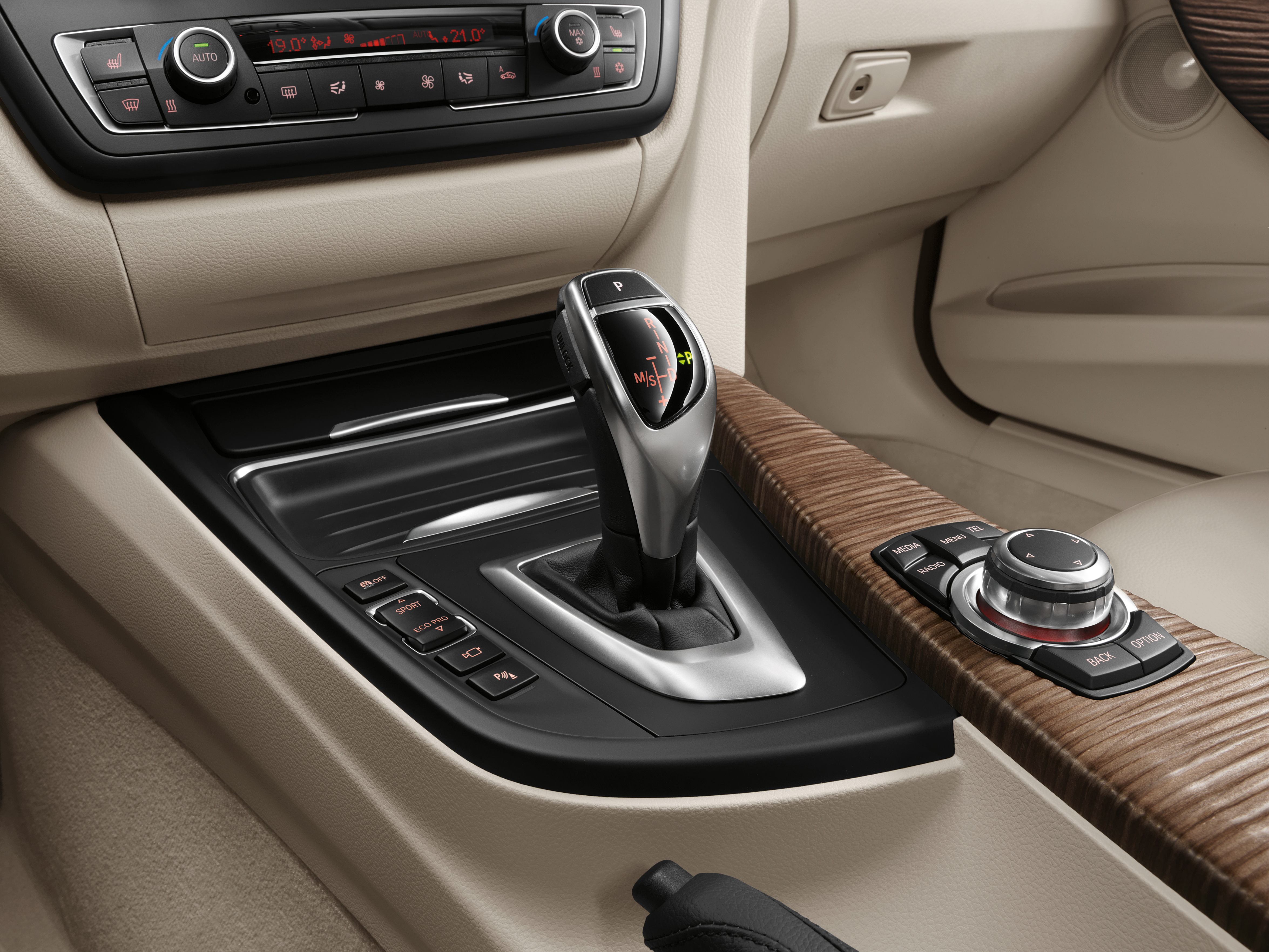 ... 2013 BMW 3-Series (F30) 320d Sedan Modern Line: Interior Detail: