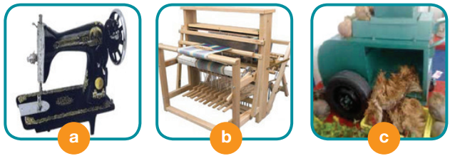 Bahan yang berasal dari serat yang diolah menjadi benang atau kain sebagai bahan untuk pembuatan busana dan sebagai produk kerajinan lainnya disebut….