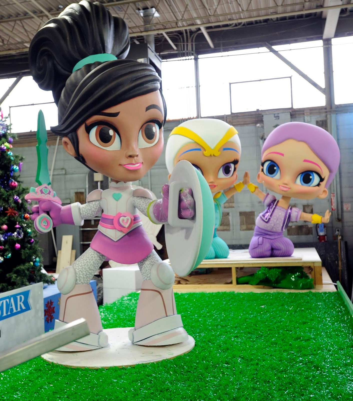 NickALive! Nickelodeon to Debut Girl Power Float at 114th Santa Claus