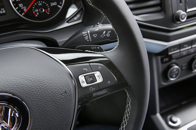 VW Amarok 2017 - interior 