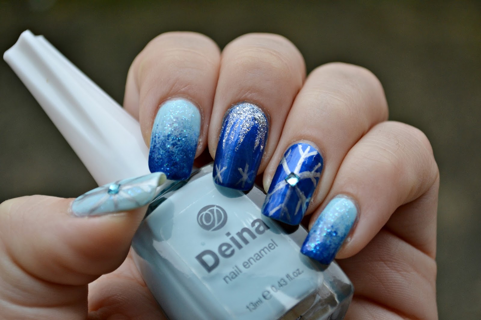 Searching For Spark: Frozen's Elsa nail art - Collab with Roseybelle