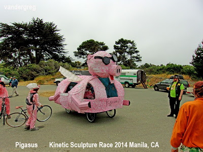 Kinetic Sculpture Race in Arcata, California 2014 - gvan42