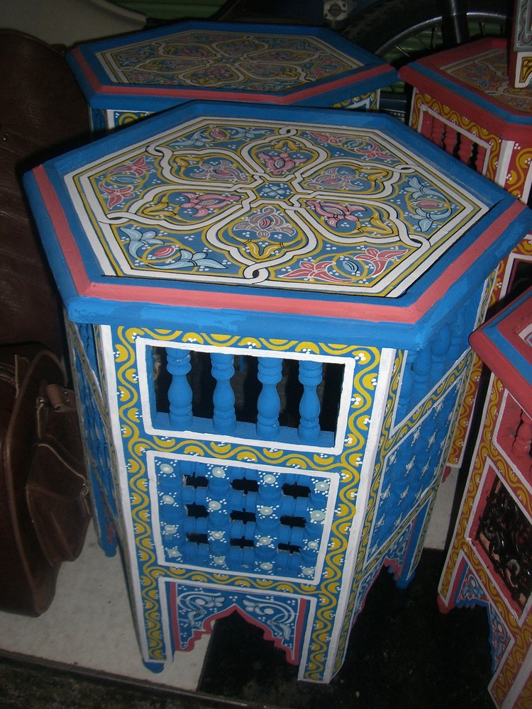 Tische und Schränke | Kunst der Malerei