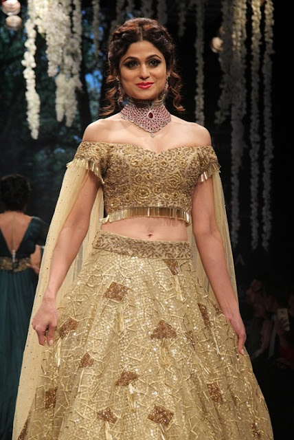 KRITI SANON, BHUMI PEDNEKAR, VAANI KAPOOR YAMI GAUTAM, DIA MIRZA, SHAMITA SHETTY AS SHOWSTOPPERS @IIJW2017 KRITI SANON, BHUMI PEDNEKAR, VAANI KAPOOR YAMI GAUTAM, DIA MIRZA, SHAMITA SHETTY AS SHOWSTOPPERS @IIJW2017