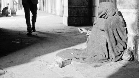 Cái kết không như mơ của chàng trai trốn lên máy bay sang Dubai 'làm ăn mày kiếm bạc tỷ' - Ảnh 5 Cai ket khong nhu mo cua chang trai tron len may bay sang Dubai 'lam an may kiem bac ty' - Anh 5