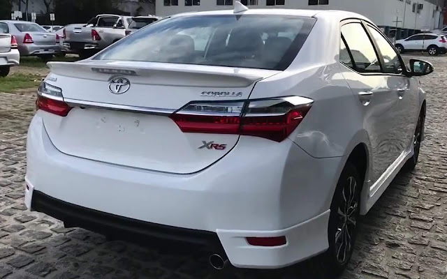 Novo Toyota Corolla XRS 2018: flagrado em concessionária no Brasil - fotos e vídeo