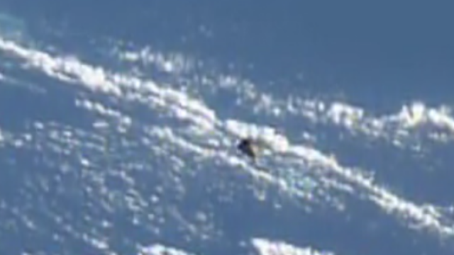 Close-up-image-showing-the-UFO-near-the-ISS