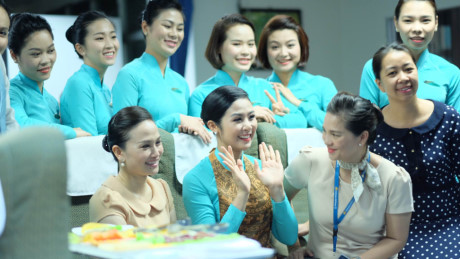 Ngoc Han thich thu khi thu lam tiep vien hang khong - Anh 7