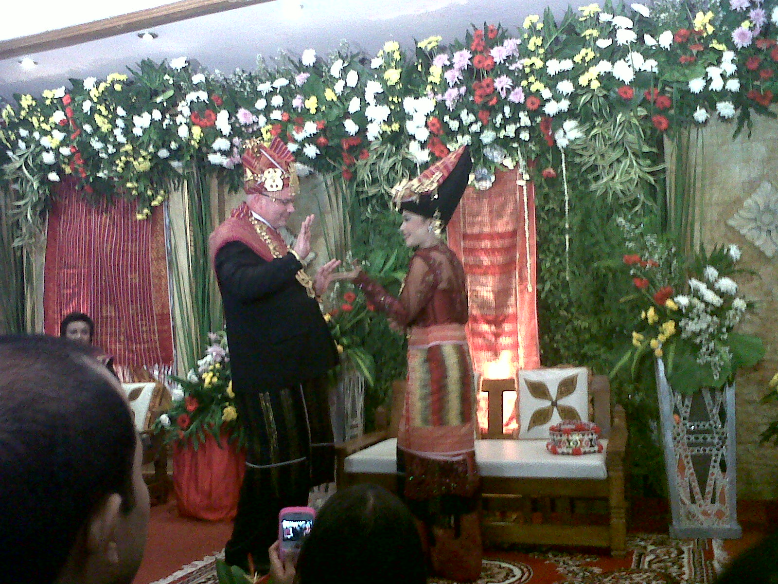 Putri Karo Itu Dipersunting Oleh Lelaki Ganteng Dari Seatle Amerika Serikat