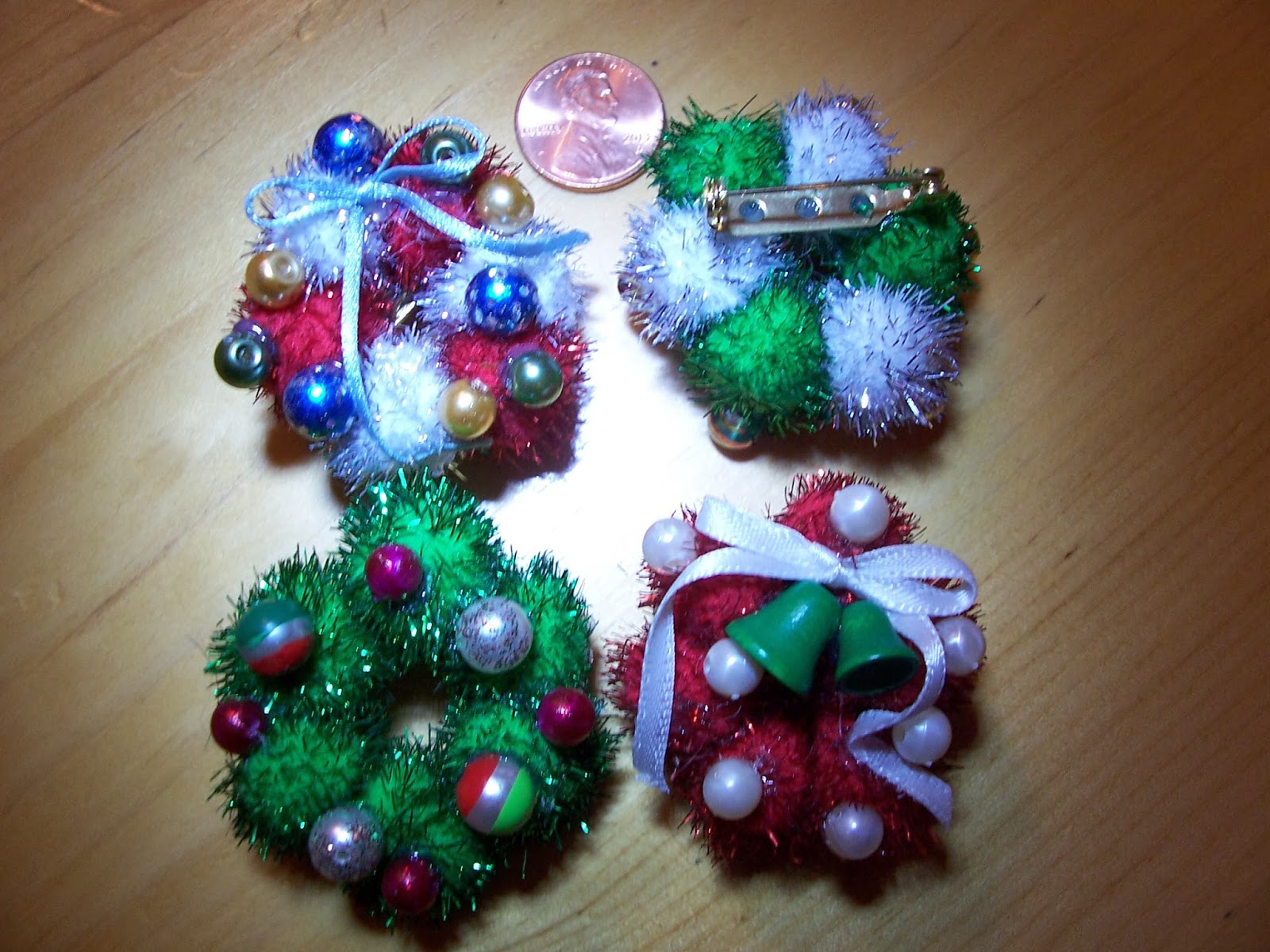 Hum Bug Crafts: Lapel Pins for Christmas Tutorial