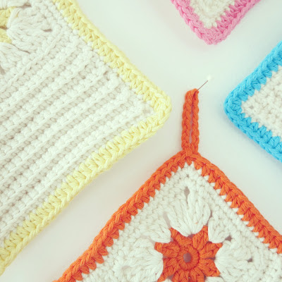ByHaafner, potholders, crochet, crocheted flower, white and pastels, pattern What you sow blog