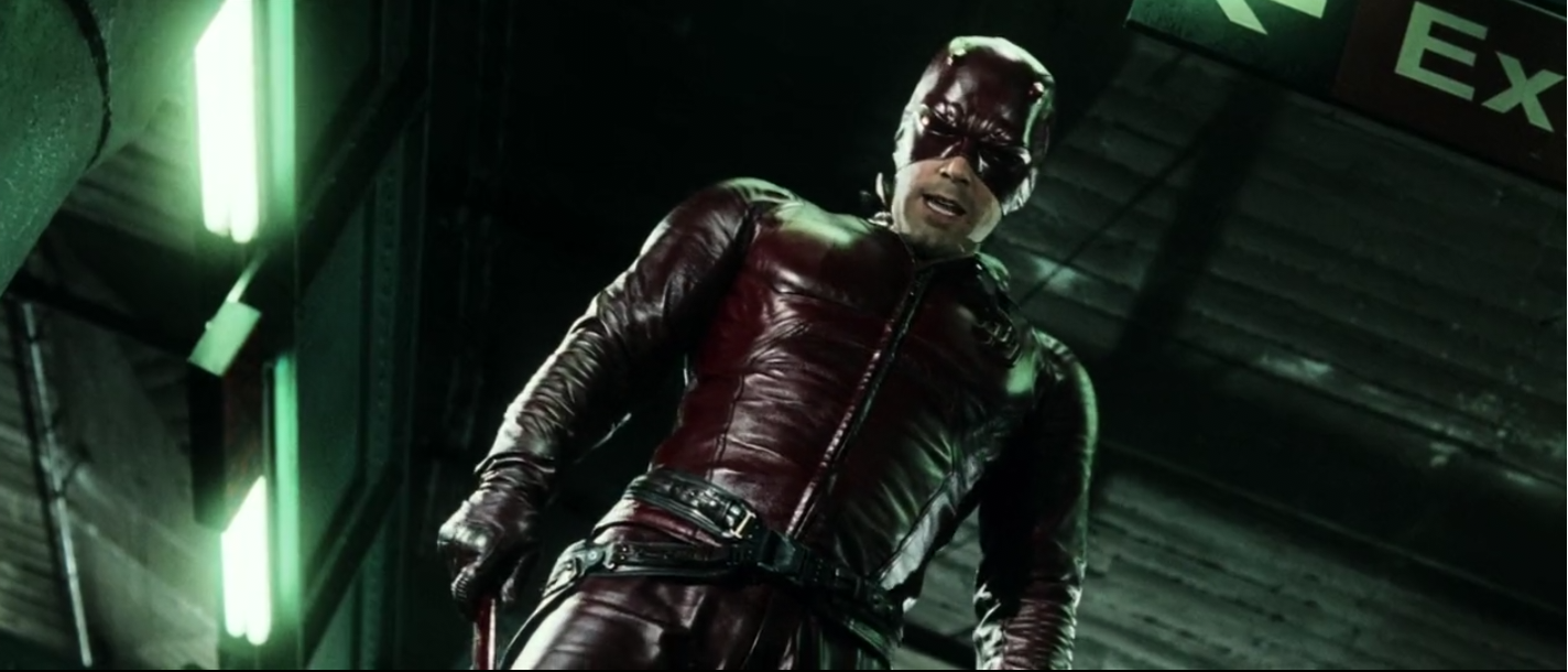 Сорвиголова аффлек. Daredevil 2003. Мэтт мердок 2003. Мэтт мердок бен аффлек. Сорвиголова 2003 бен аффлек.
