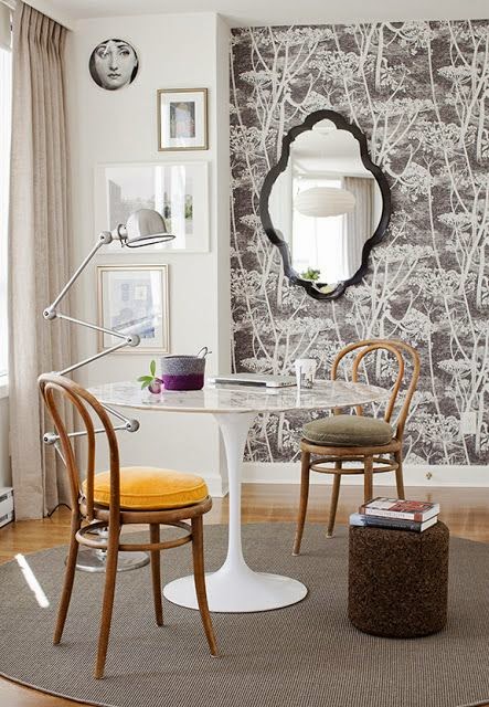 comedor con decoracion escandinava vintage silla thonet mesa tulip