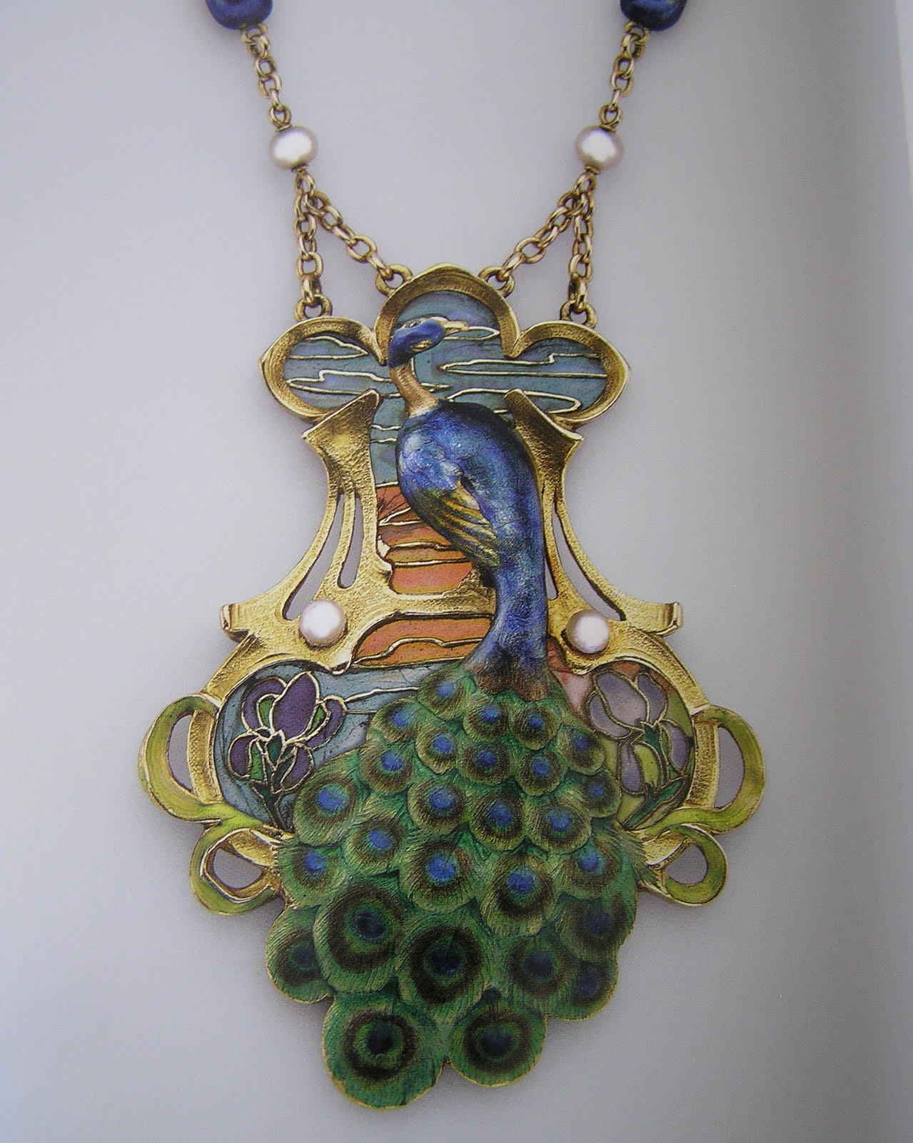 Purple Fan: Art Nouveau Jewelry book