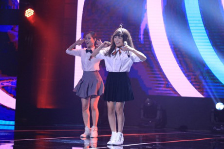 Tran Thanh - Hari Won - Viet Trinh me met voi