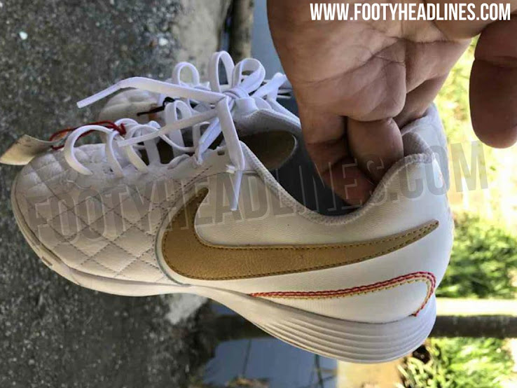 cúbico Repetido Odia LEAKED: Nike to Release Red TiempoX 10R Ronaldinho Boots - Footy Headlines