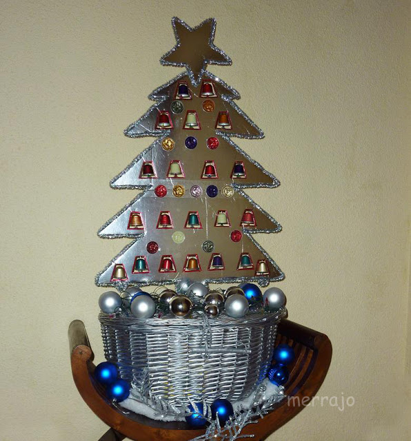 http://merrajo.blogspot.com.es/2015/11/como-hacer-un-arbol-para-navidad.html