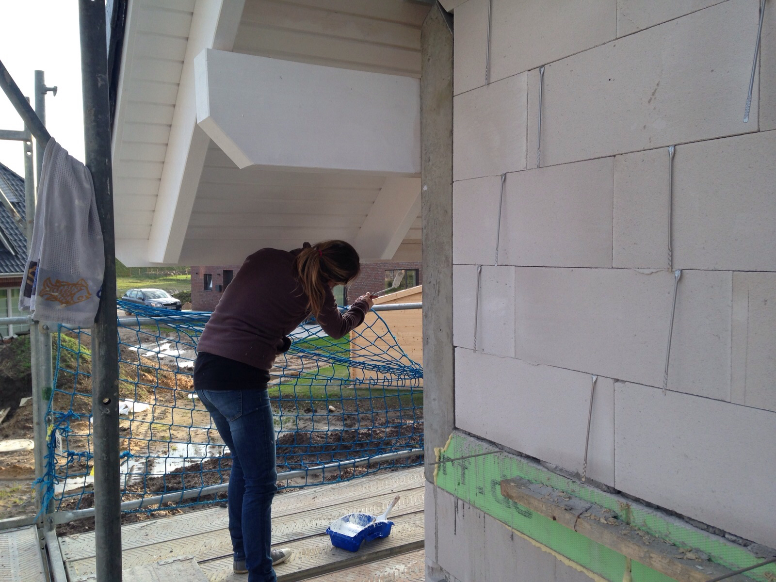 Unser Bautagebuch: Dachunterstände streichen