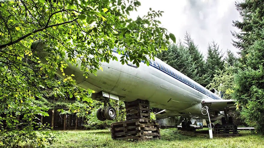 “Then you need to transport your airliner to your land. That’s the most daunting challenge” - Man Lives In A Boeing 727 In The Middle Of The Woods
