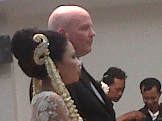 Putri Karo Itu Dipersunting Oleh Lelaki Ganteng Dari Seatle Amerika Serikat