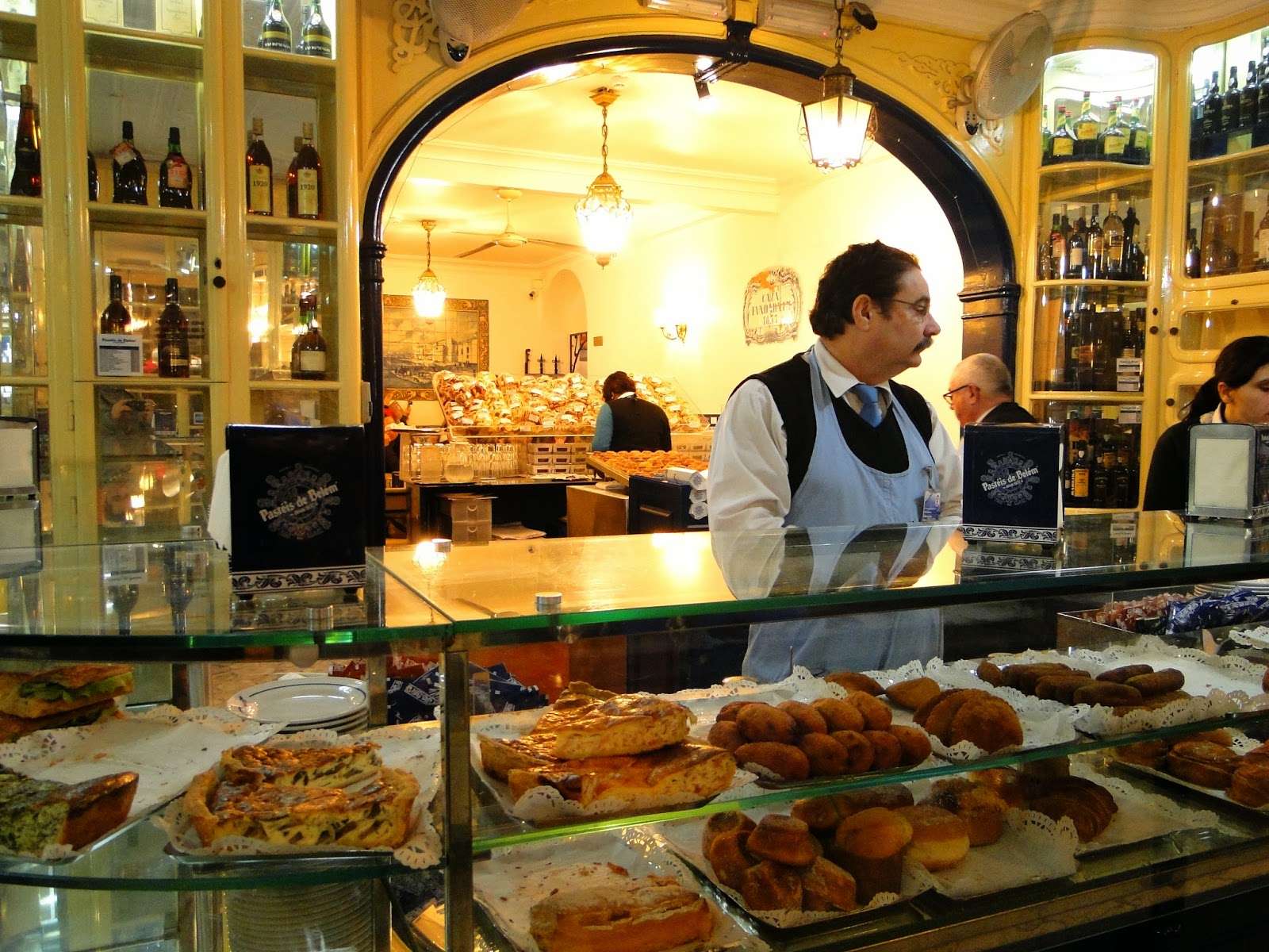 Pastéis de Belém (Lisbon, PORTUGAL) ★★★★☆ A traveling foodie's