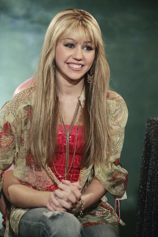 DE NIÑA A MUJER DE HANNAH MONTANA A MILEY CYRUS Aparte de Disney