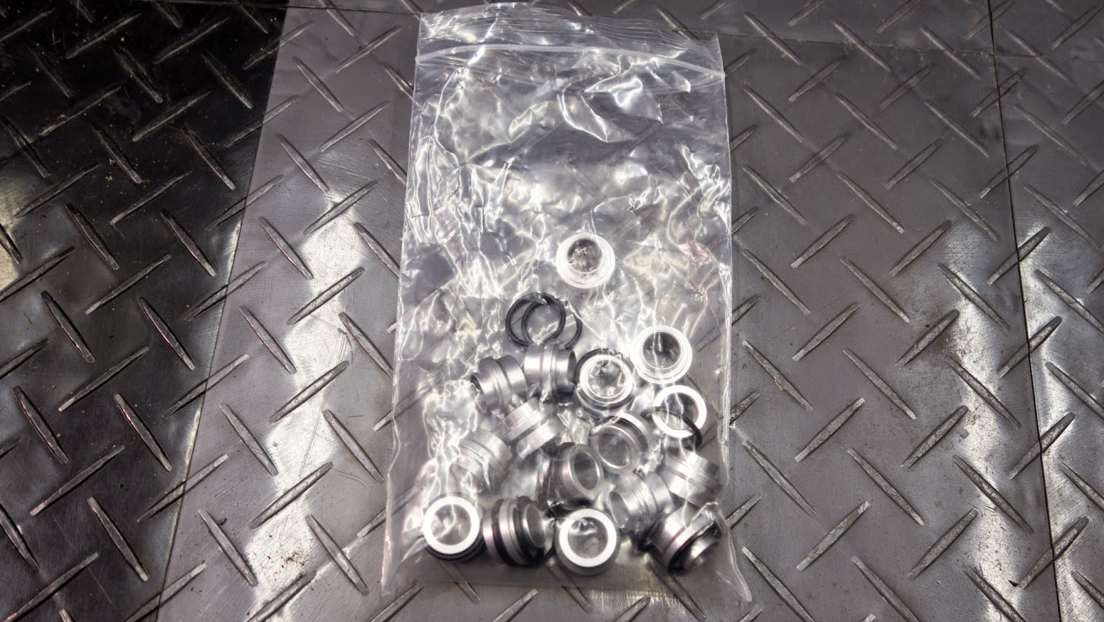Metal bush shock fixing kit with o-rings
