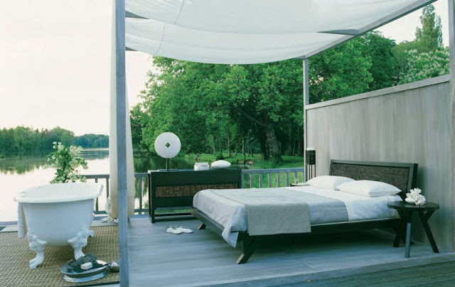 Спальня під навісом з видом на озеро