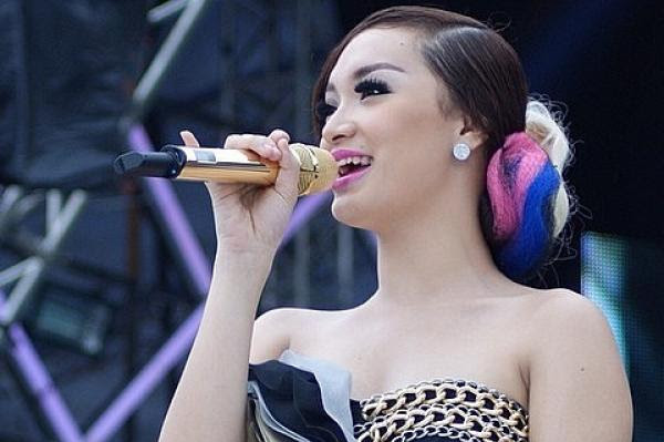 Galeri Foto Zaskia Gotik