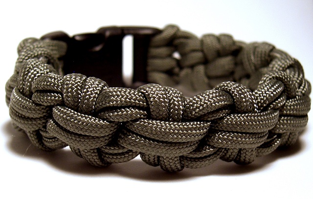 How to Tie a Paracord Lanyard Knot BEST & EASIEST TUTORIAL - YouTube