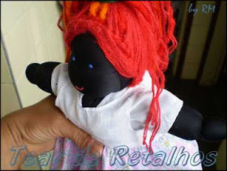 Uma boneca de pano muito sapeca chamada Maria Rita.