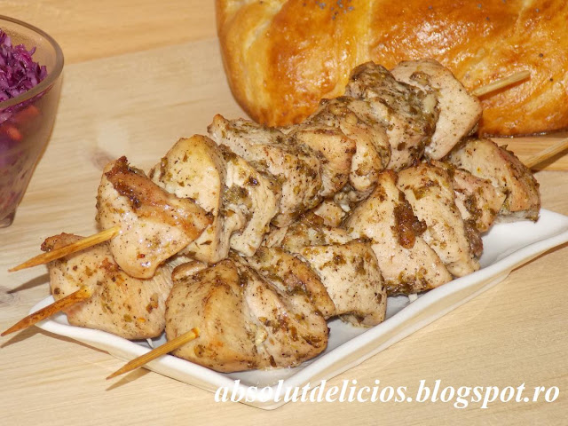 CHICKEN SOUVLAKI RECIPE (GREEK CHICKEN SKEWERS)
