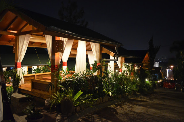 10 Tempat Makan Enak di Bandung Paling Recommended - Info Travel Backpacker