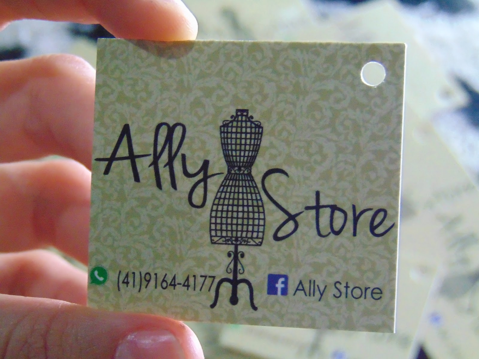 Tags de roupa Gráfica Papira - Ally Store