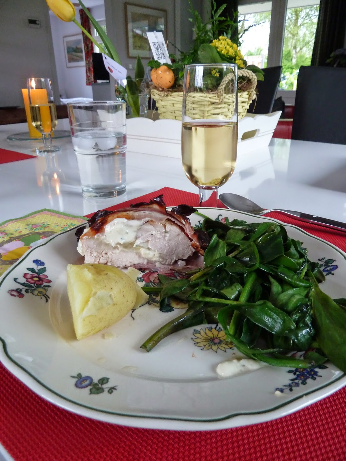 VERTELSELS. Kokkerellen (46) Kipfilet gevuld met boursin