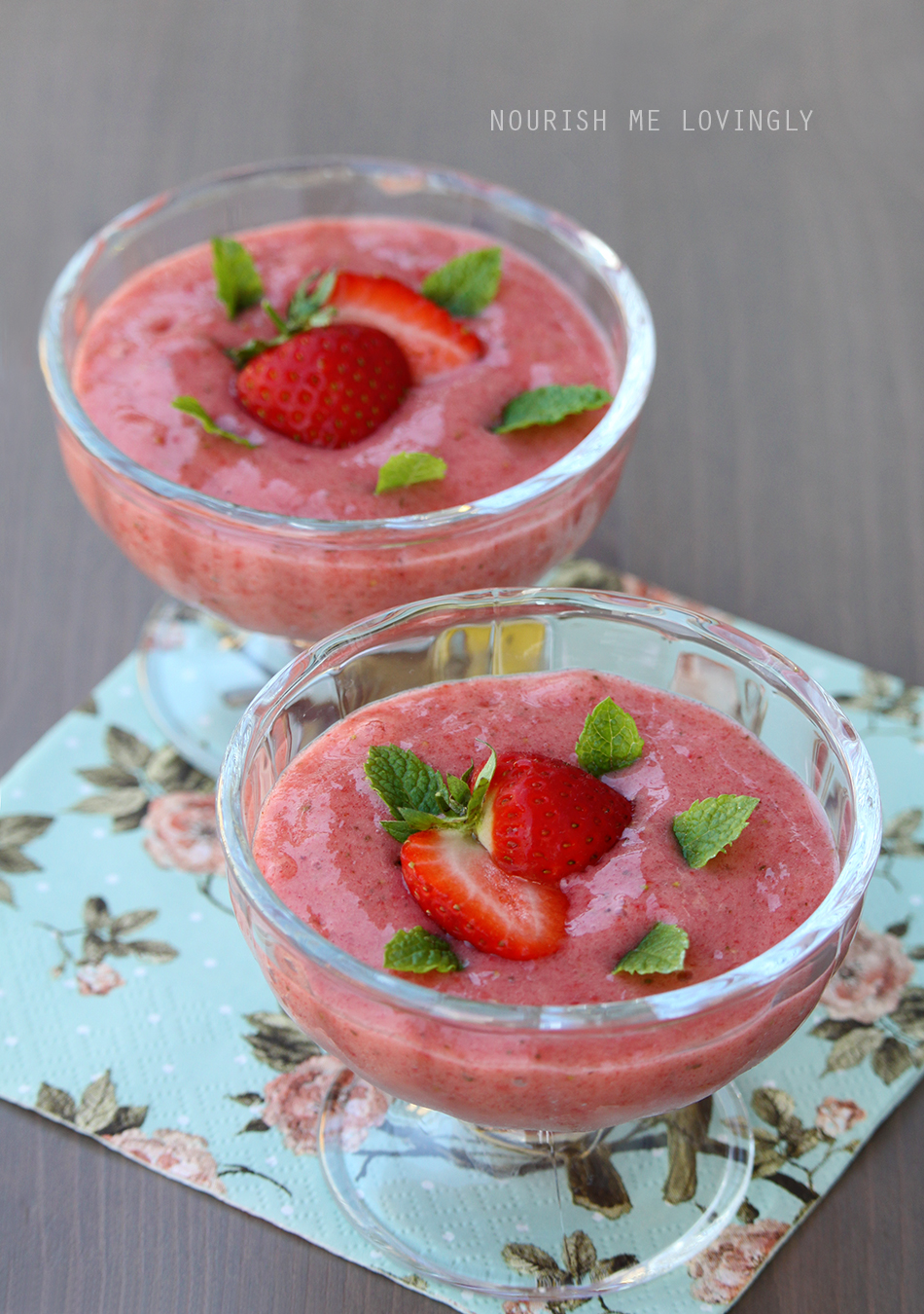 Nourish me lovingly Strawberry iced smoothie (AIP)