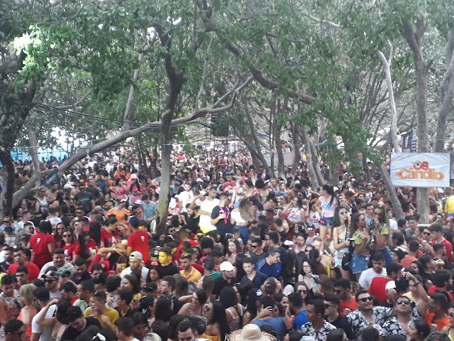 Multidão lota o primeiro dia de Carnaval do Complexo Cachoeira em Brejo do Cruz