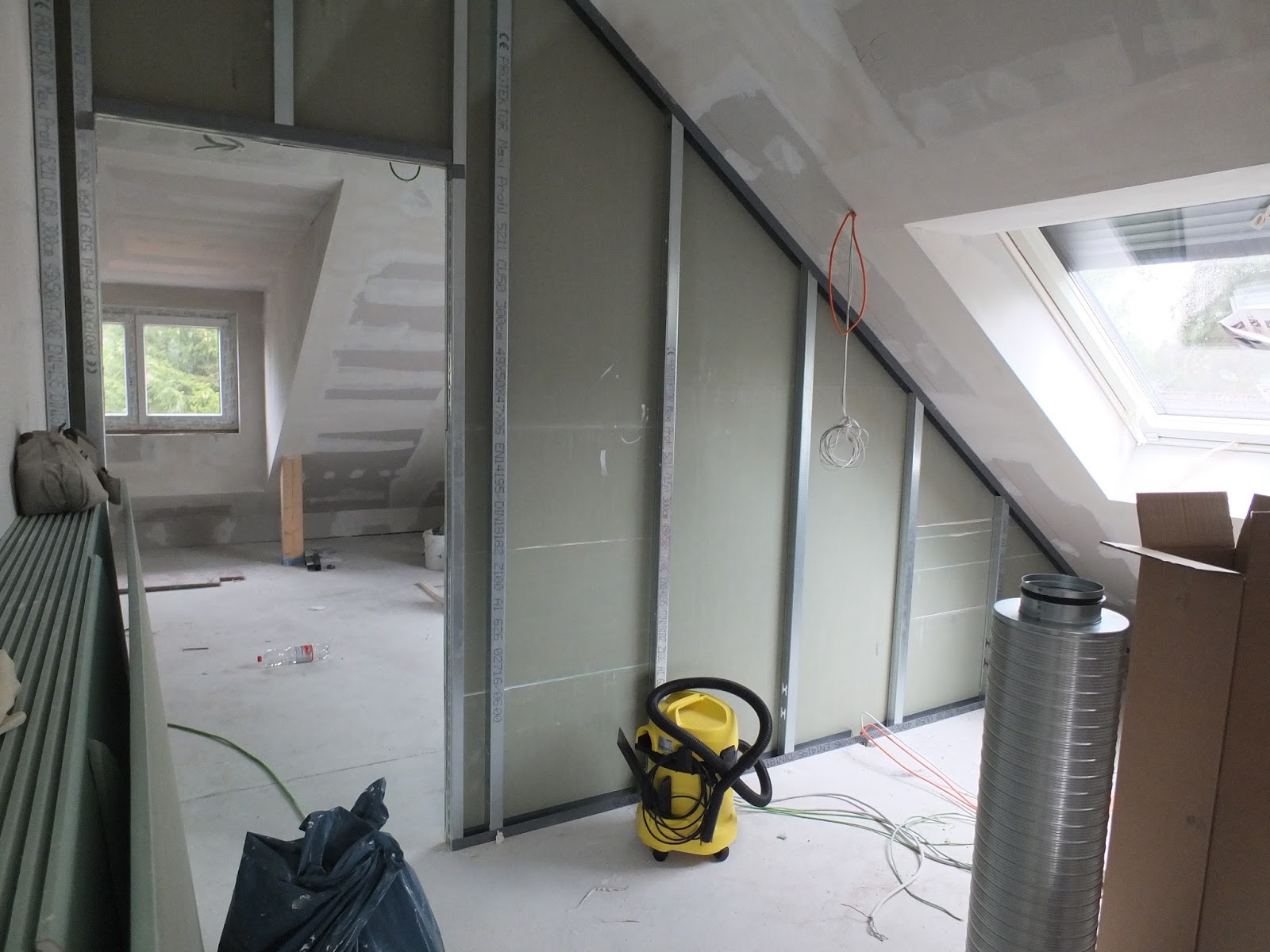 Unser Haus in Riemerling: 15.Mai: Der Trockenbau im DG ist bereit für