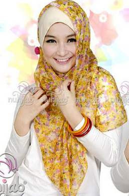 Aneka Model Hijab Trendy Untuk Lebaran merupakan salah satu model dan desain hijab modern yang pastinya akan sangat dicari oleh Aneka Model Hijab Trendy Untuk Lebaran