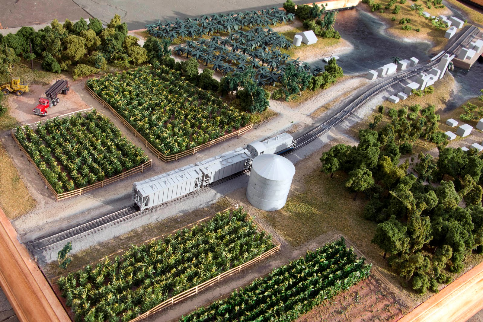 USMRR Aquia Line and other Model Railroad Adventures African Farming