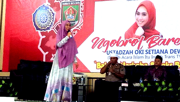 Ustadzah Oki Setiana Dewi Ceramah Agama Di Asahan Inilahmedan Com Ustadzah Oki Setiana Dewi Ceramah Agama Di Asahan Inilahmedan Com