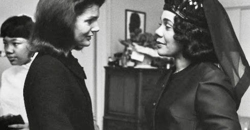 Jackie%2BKennedy%2Band%2BCoretta%2BScott%2BKing%2Bgrasp%2Bhands%2Bat%2BMartin%2BLuther%2BKing%2BJr%25E2%2580%2599s%2Bfuneral.%2BConformists%2Band%2BTroublemakers.%2Bmarchmatron.com.jpg