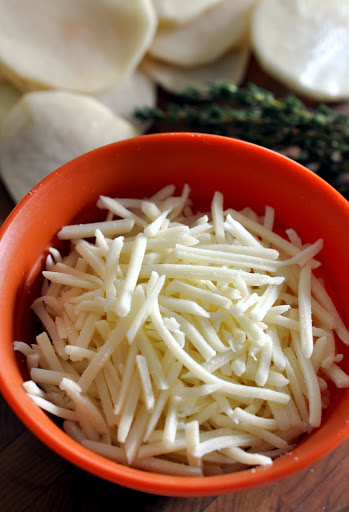 Shredded-Swiss-Cheese-Potatoes-Thyme-for-Potato-Gratin-tasteasyougo.com