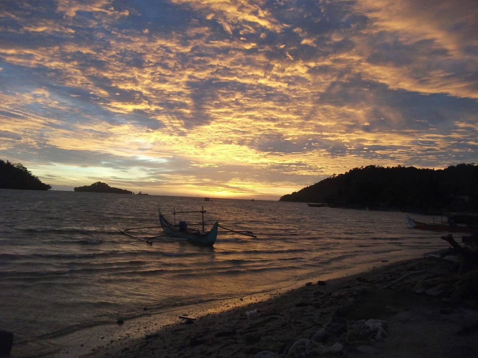 Menikmati Indahnya Sunset Di Pantai Teluk Kiluan Lampung - Eko Rudianto